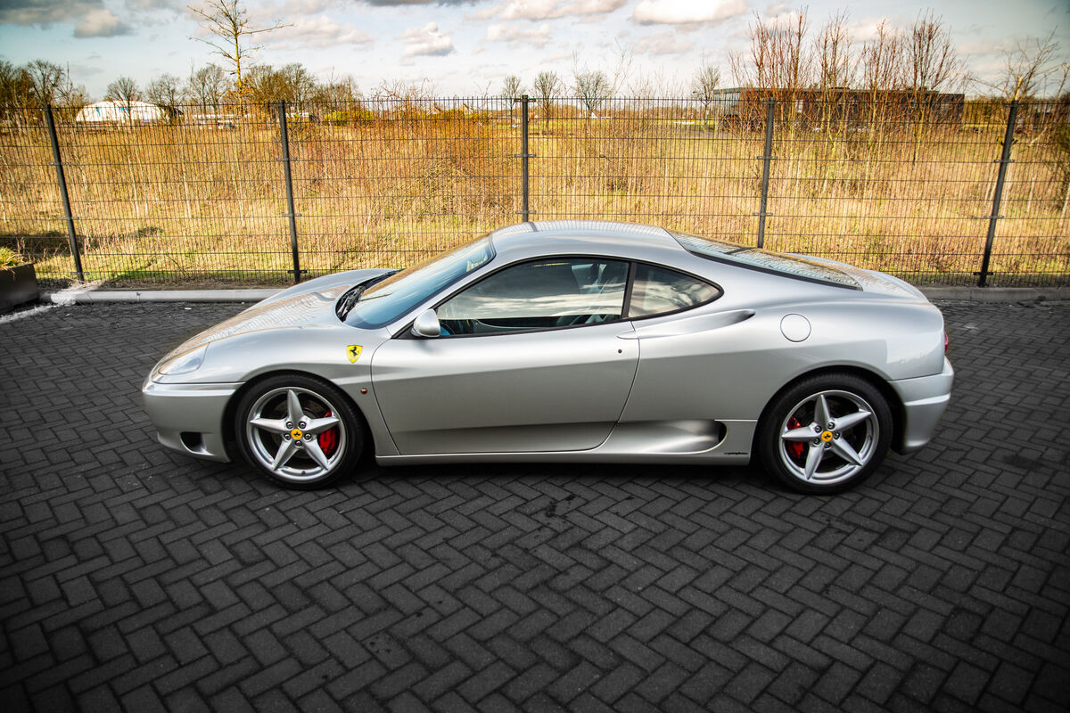 Ferrari 360 Modena Carbon Einstiegsleisten mit Aufschrift – AutoVM  Composites