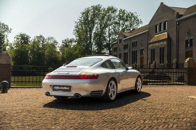 Porsche 911 Carrera 4S (996)