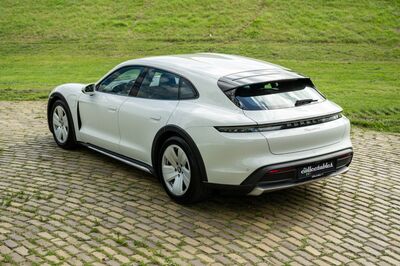 Porsche Taycan 4 Cross Turismo