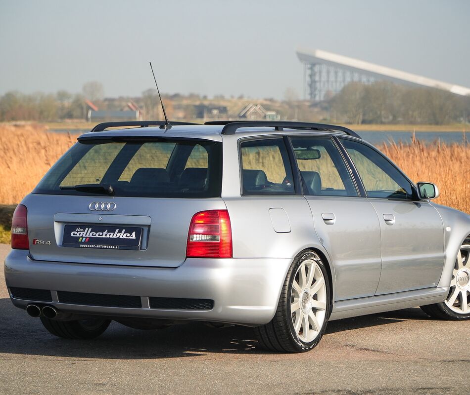 Audi RS4 Avant 2.7 V6 bi-turbo quattro 