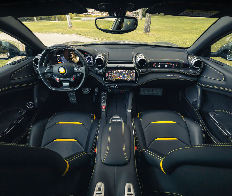 Ferrari GTC4Lusso T - Novitec